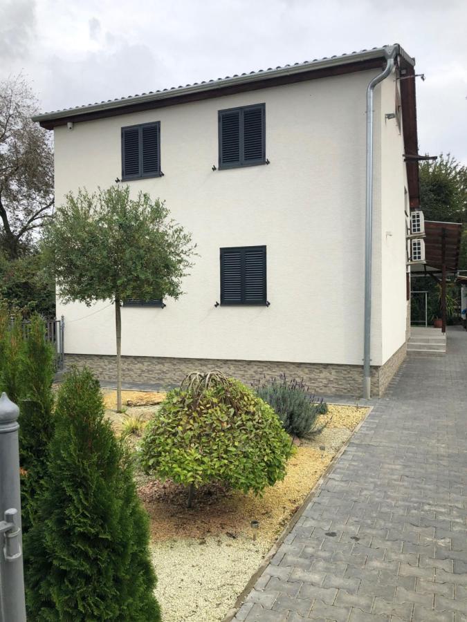 Siraly Apartman Hajdúnánás Zewnętrze zdjęcie